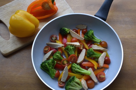 Prestige earth Pan with chicken and vegetables